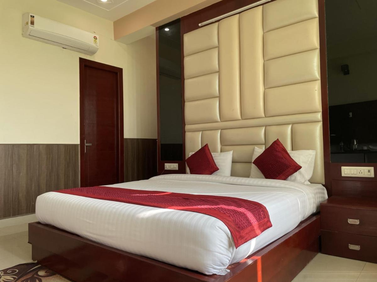 SUMEDHA G Village Resort&Spa Raiwala Exteriör bild