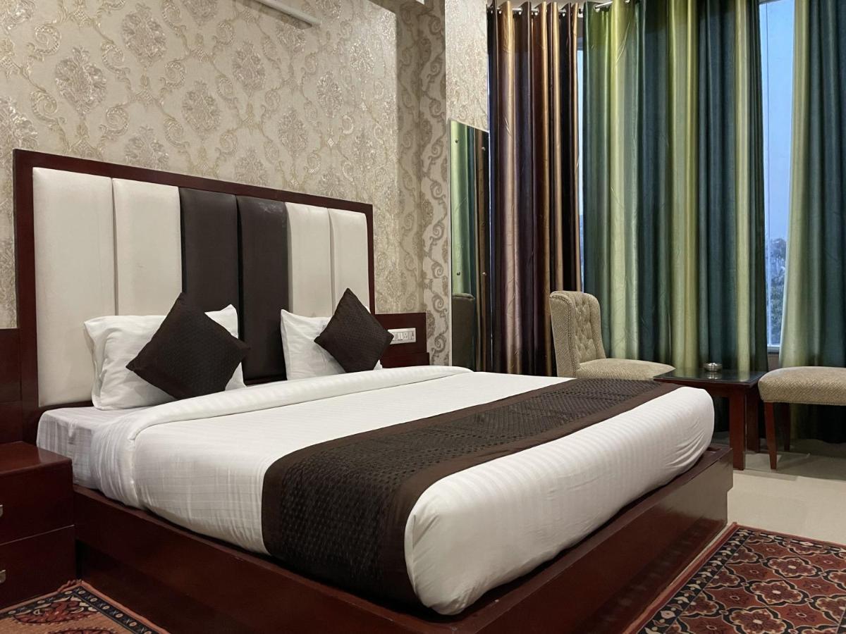 SUMEDHA G Village Resort&Spa Raiwala Exteriör bild