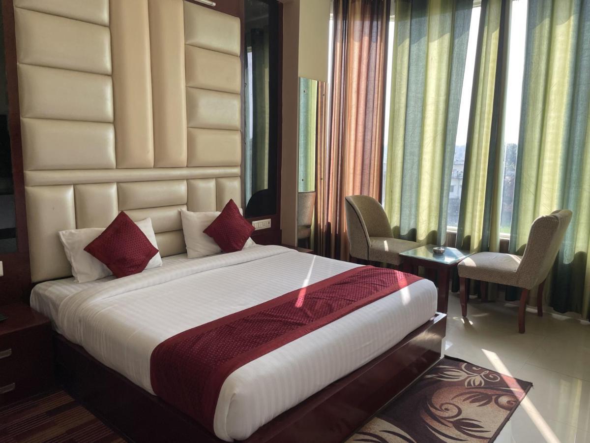SUMEDHA G Village Resort&Spa Raiwala Exteriör bild