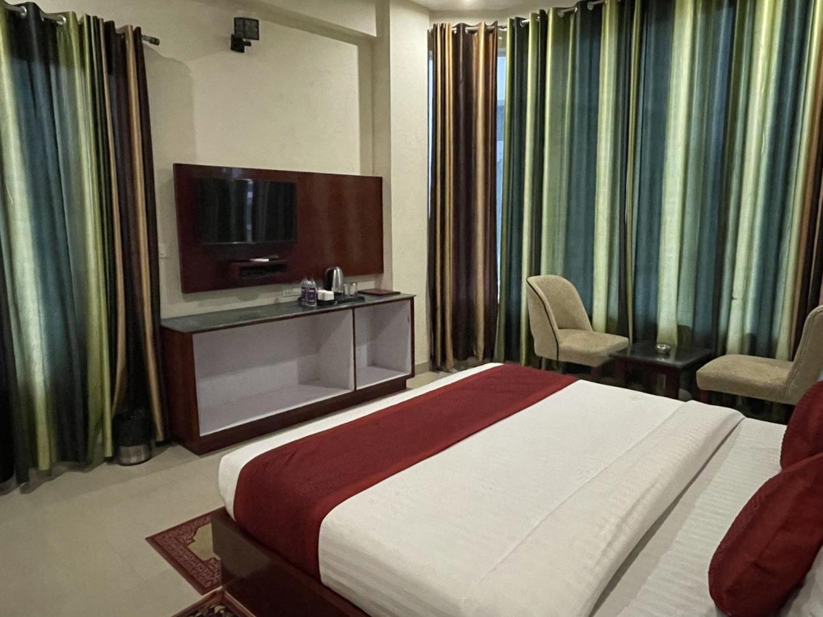 SUMEDHA G Village Resort&Spa Raiwala Exteriör bild