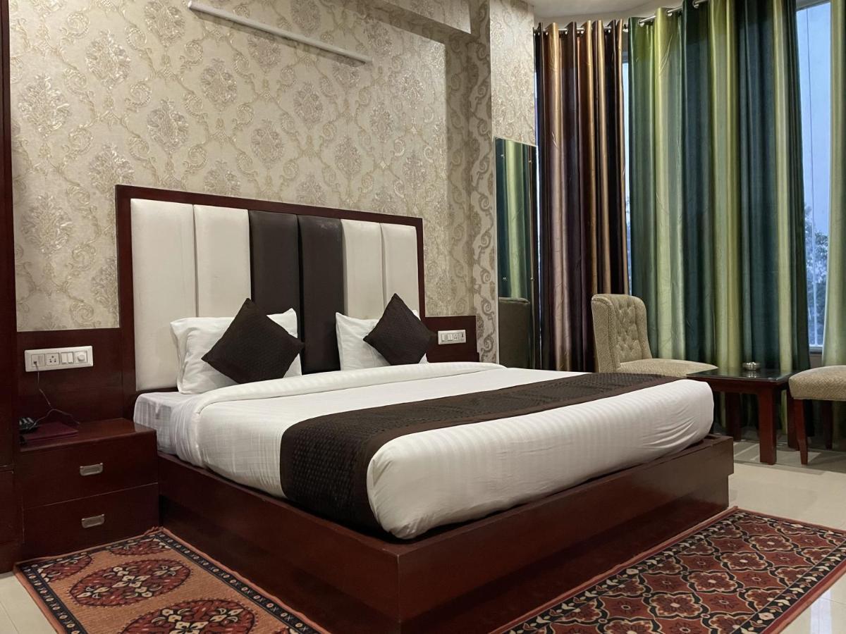 SUMEDHA G Village Resort&Spa Raiwala Exteriör bild